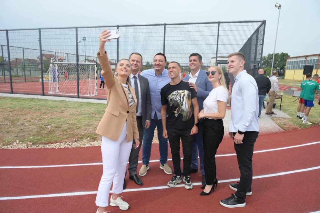 borko ristovski vlozuvame vo mladite i vo idinata otvoren sportsko rekreativen centar drago manevski vo opstina ilinden image waum