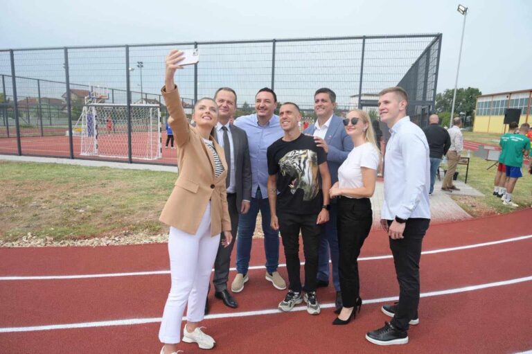 borko ristovski vlozuvame vo mladite i vo idinata otvoren sportsko rekreativen centar drago manevski vo opstina ilinden image waum