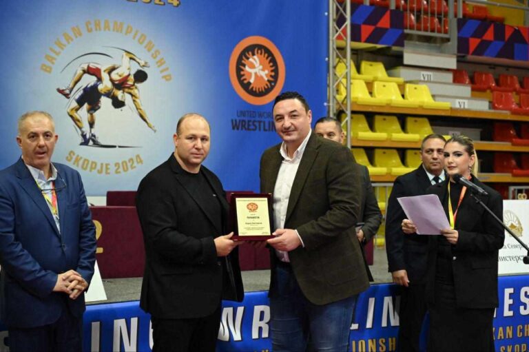 otvoreno balkanskoto prvenstvo vo borenje vo mladinski kategorii ministerot borko ristovski gi pozdravi mladite sportisti image npac