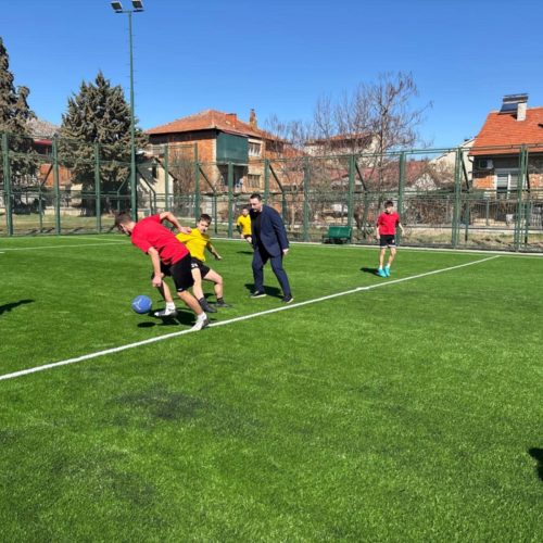 investicija na ministerstvoto za sport vo sportskata infrastruktura vo prilep pusteno vo upotreba novo fudbalsko igraliste image 3eco