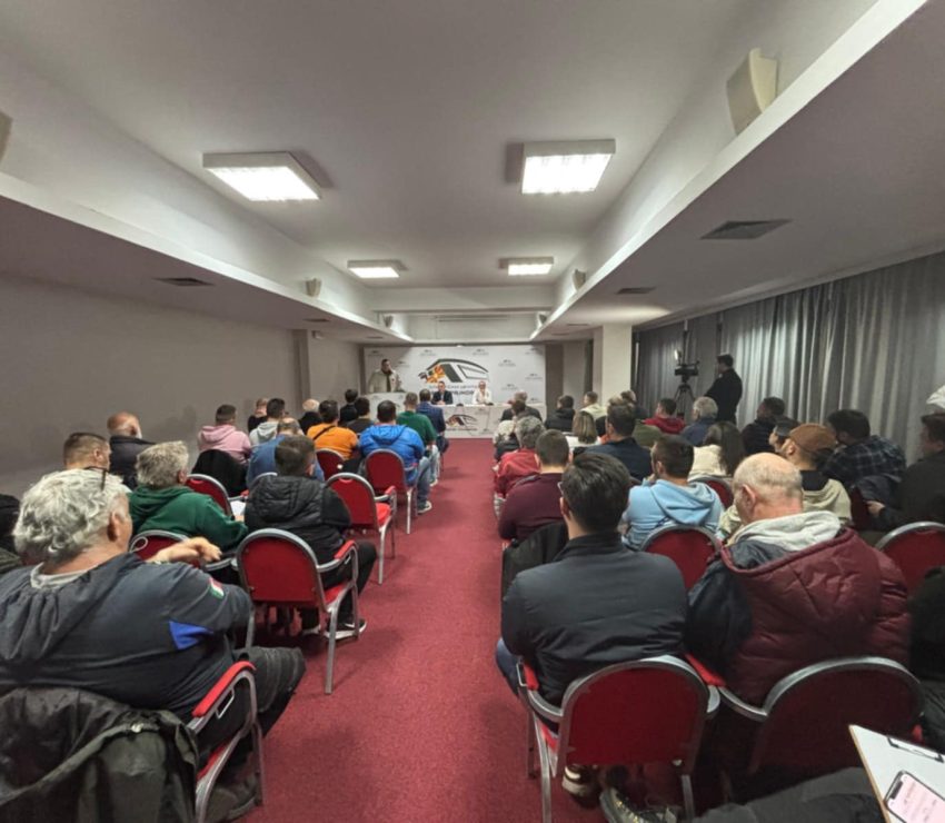 ministerot borko ristovski go pozdravi obedinuvanjeto vo makedonskoto plivanje image r9i0